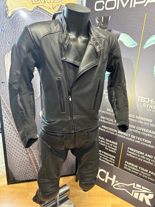 HUGE DISCOUNT 2nd hand suit